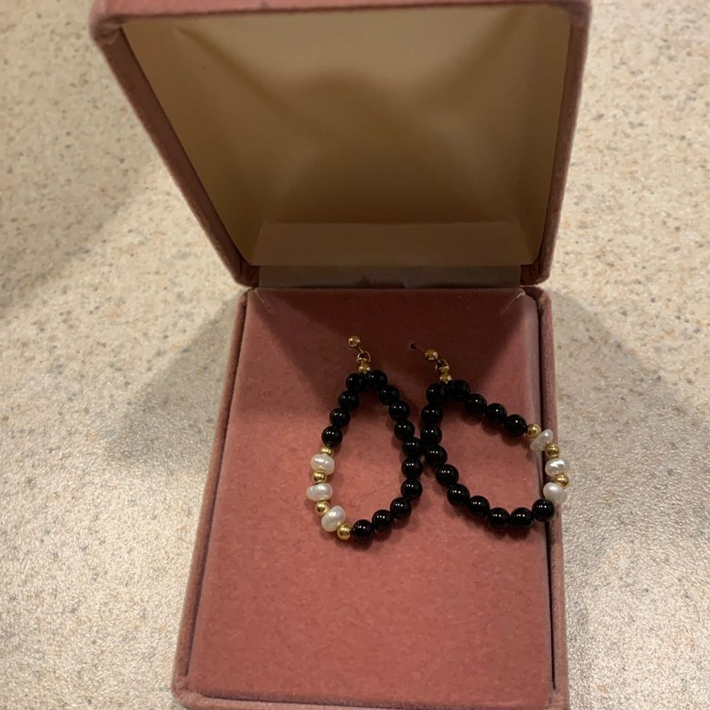 14 karat gold Natural Pearl & Black Onyx Vintage Dangle Earrings.  Rare find
